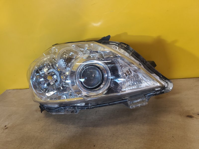 Фара правая TOYOTA AURIS 06-12