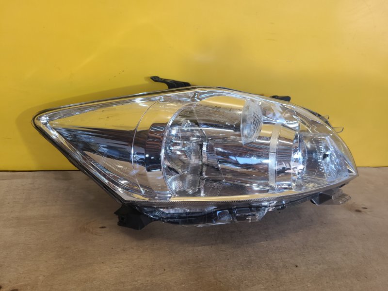 Фара правая AURIS 06-12