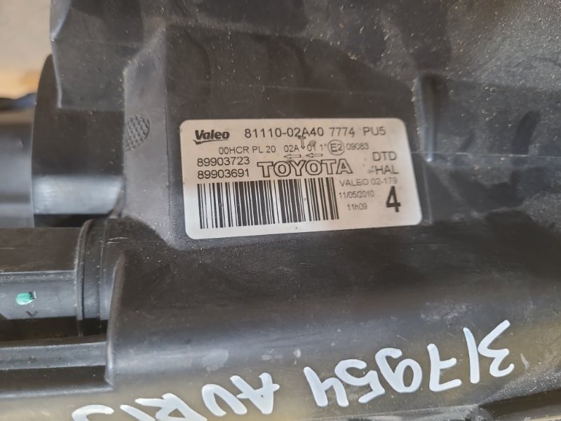 Фара правая AURIS 06-12