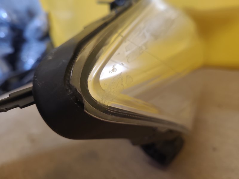 Фара правая AURIS 06-12