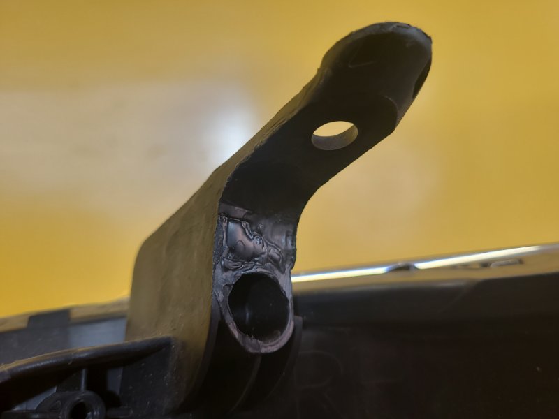 Фара правая AURIS 06-12