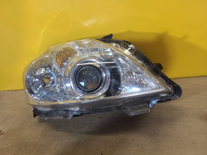 Фара правая TOYOTA AURIS 06-12