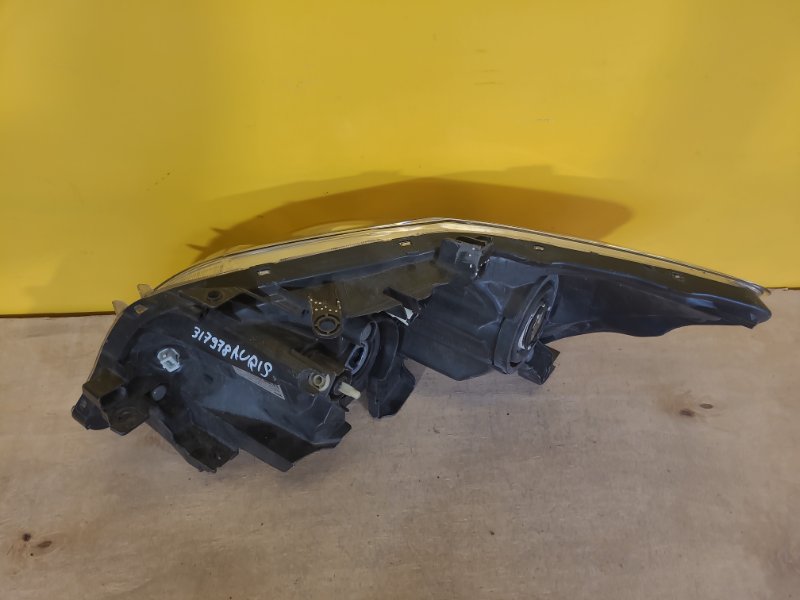 Фара правая AURIS 06-12