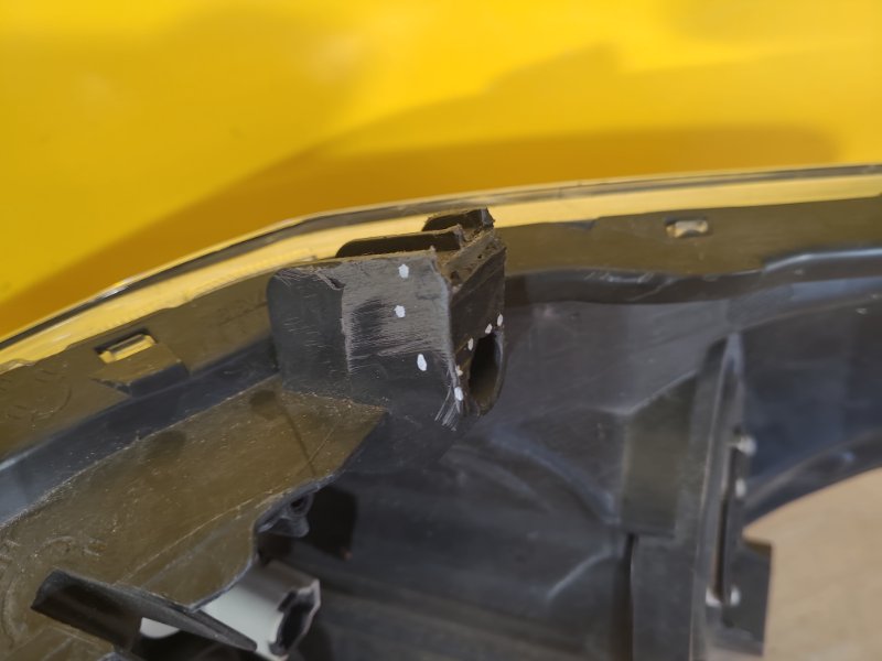 Фара правая AURIS 06-12