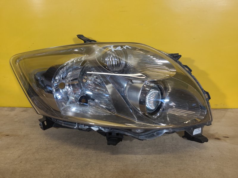 Запчасть фара правая TOYOTA AURIS 06-12 8114002540 Б/У Фара правая TOYOTA AURIS 06-12 8114002540 Б/У