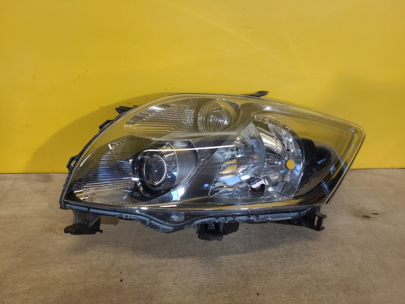 Фара левая TOYOTA AURIS 06-12 8115002480 Б/У
