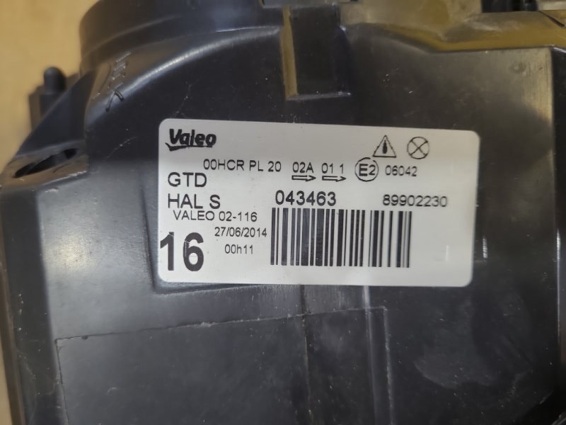 Фара левая AURIS 06-12