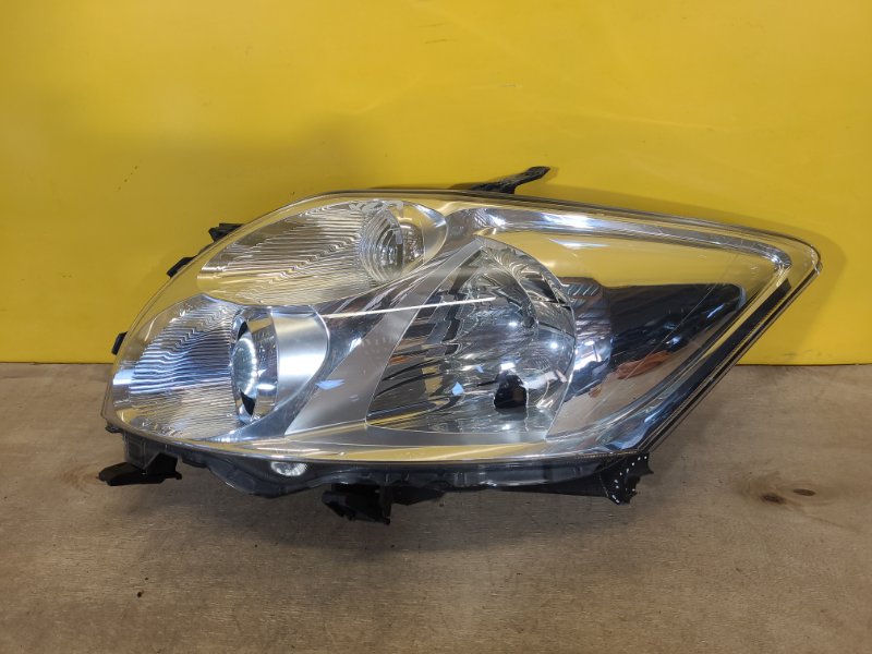 Фара левая TOYOTA AURIS 06-12 8115002480 Б/У