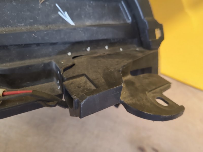 Фара левая AURIS 06-12