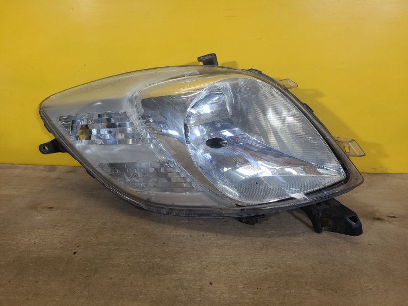 Запчасть фара правая TOYOTA YARIS 05–11 811500D120 Б/У Фара правая TOYOTA YARIS 05–11 811500D120 Б/У