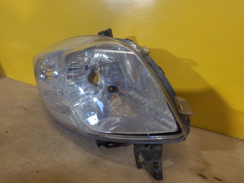 Фара правая TOYOTA YARIS 05–11 Фара правая TOYOTA YARIS 05–11