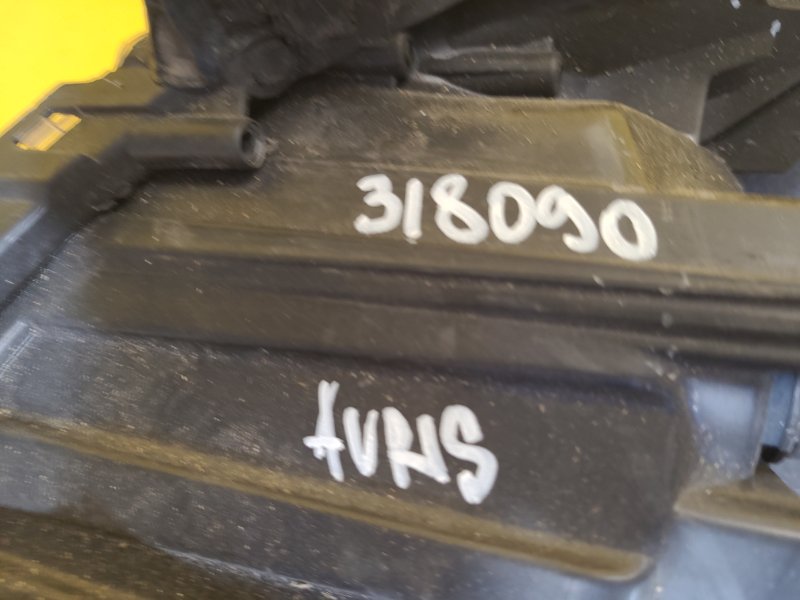 Фара правая AURIS 06-12