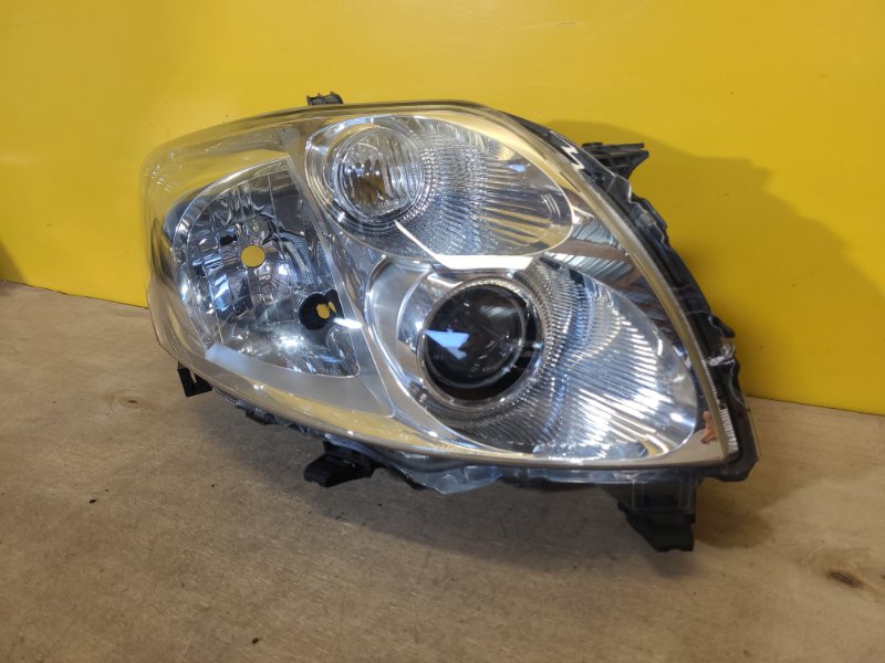 Фара правая TOYOTA AURIS 06-12