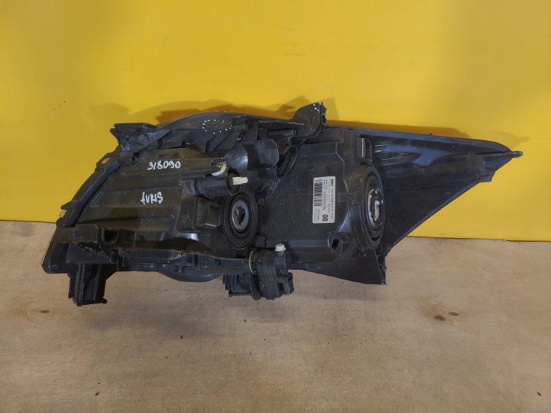 Фара правая AURIS 06-12