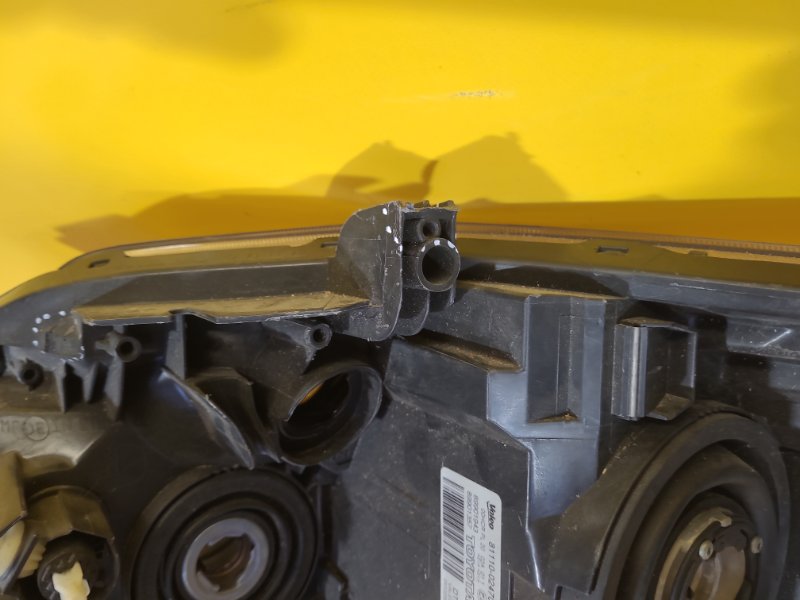 Фара правая AURIS 06-12