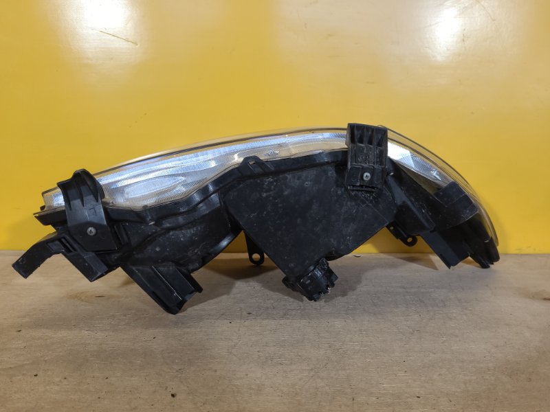 Фара левая COROLLA 150 06-13