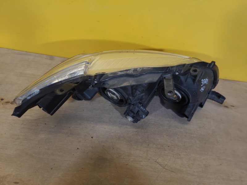 Фара левая COROLLA 150 06-13