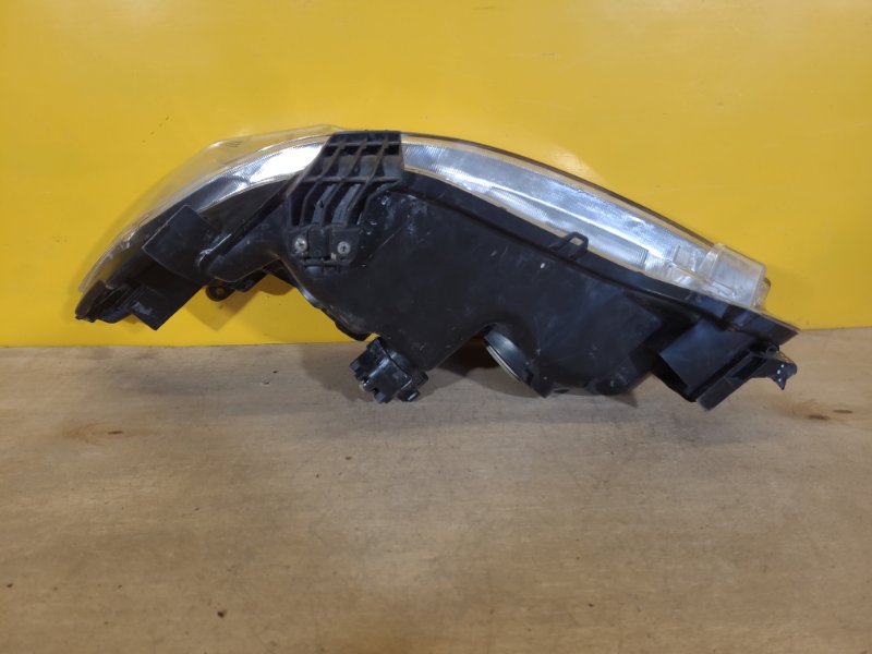 Фара правая COROLLA 150 06-13