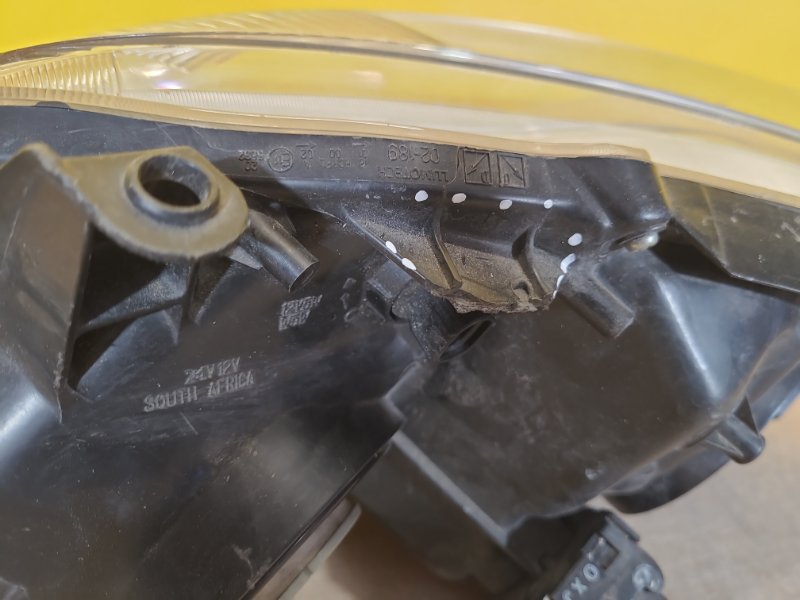 Фара правая COROLLA 150 06-13