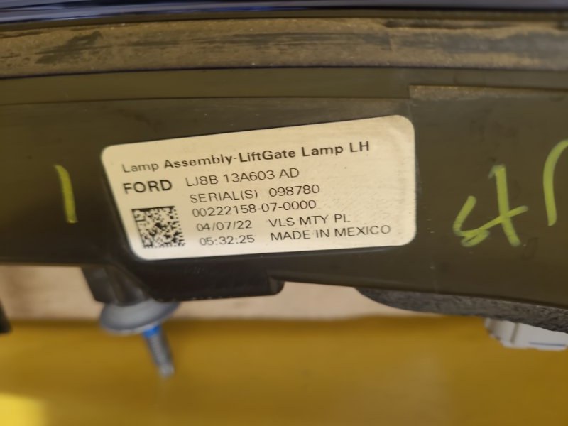 Фонарь внутренний левый MUSTANG MACH-E 19-