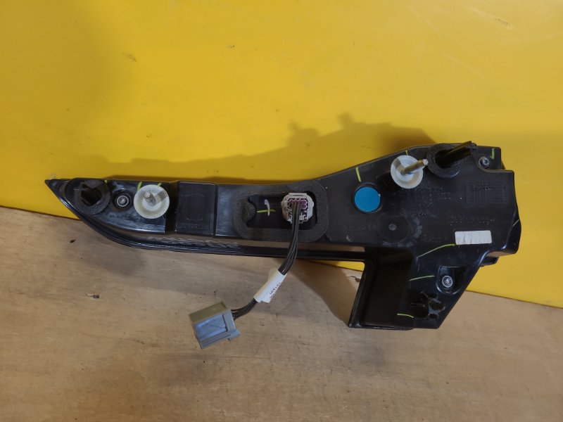 Фонарь внутренний левый MUSTANG MACH-E 19-