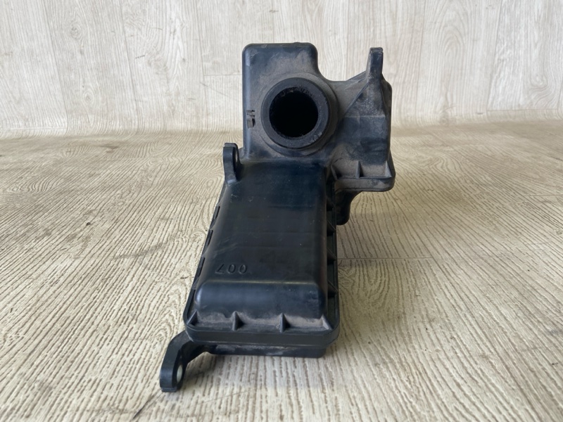 Резонатор воздушного фильтра CARISMA 95-04 1.8 GDI