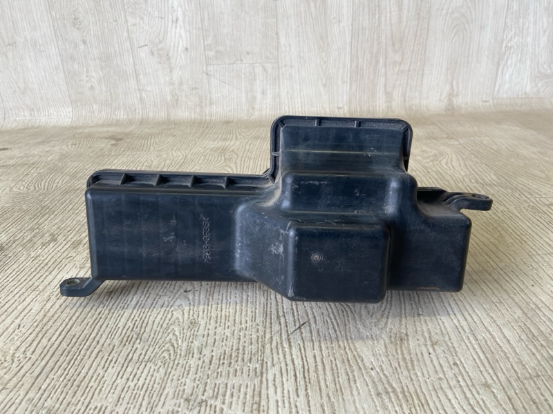 Резонатор воздушного фильтра CARISMA 95-04 1.8 GDI