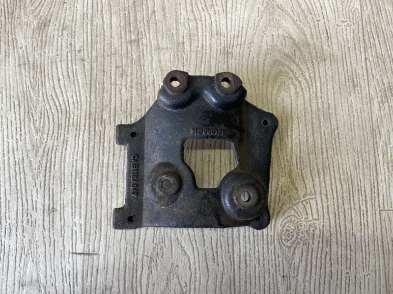 Запчасть кронштейн компрессора кондиционера MITSUBISHI CARISMA 95-04 1.8 GDI MB958179 Б/У Кронштейн компрессора кондиционера MITSUBISHI CARISMA 95-04 1.8 GDI MB958179 Б/У