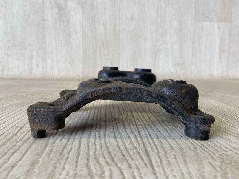 Кронштейн компрессора кондиционера MITSUBISHI CARISMA 95-04 1.8 GDI Кронштейн компрессора кондиционера MITSUBISHI CARISMA 95-04 1.8 GDI