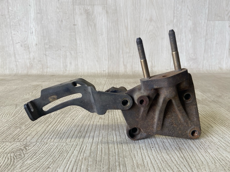 Кронштейн двигателя CARISMA 95-04 1.8 GDI Кронштейн двигателя CARISMA 95-04 1.8 GDI