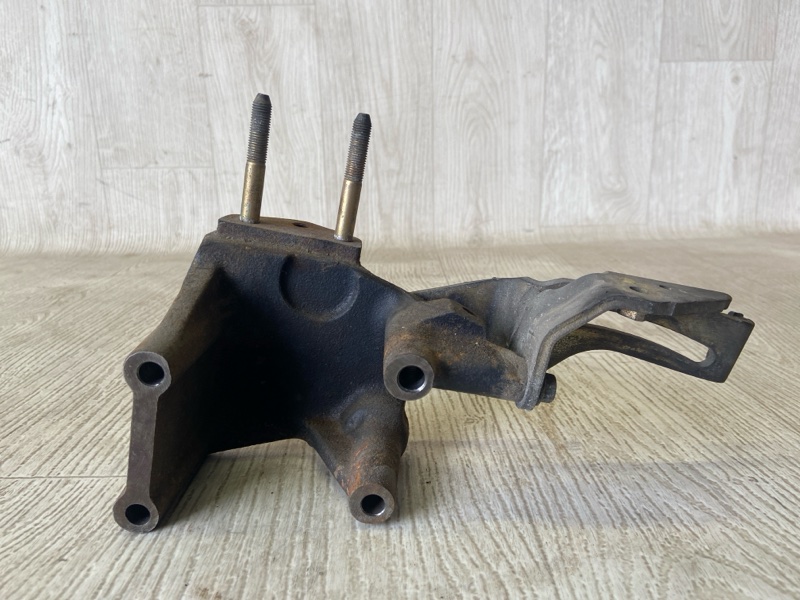 Кронштейн двигателя CARISMA 95-04 1.8 GDI Кронштейн двигателя CARISMA 95-04 1.8 GDI