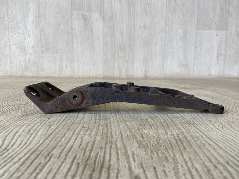 Кронштейн двигателя MITSUBISHI CARISMA 95-04 1.8 GDI