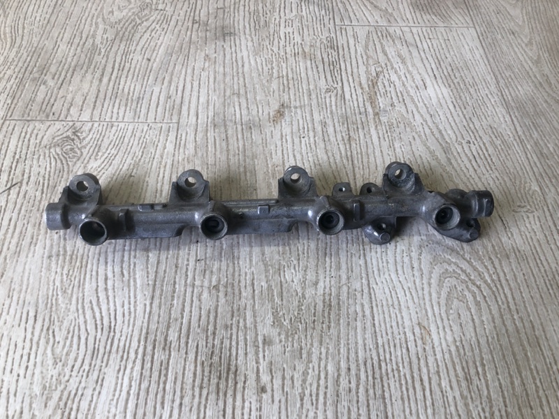 Топливная рейка MITSUBISHI CARISMA 95-04 1.8 GDI