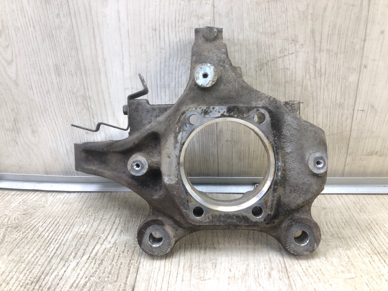 Кулак поворотный передний левый GRAND CARAVAN 08-