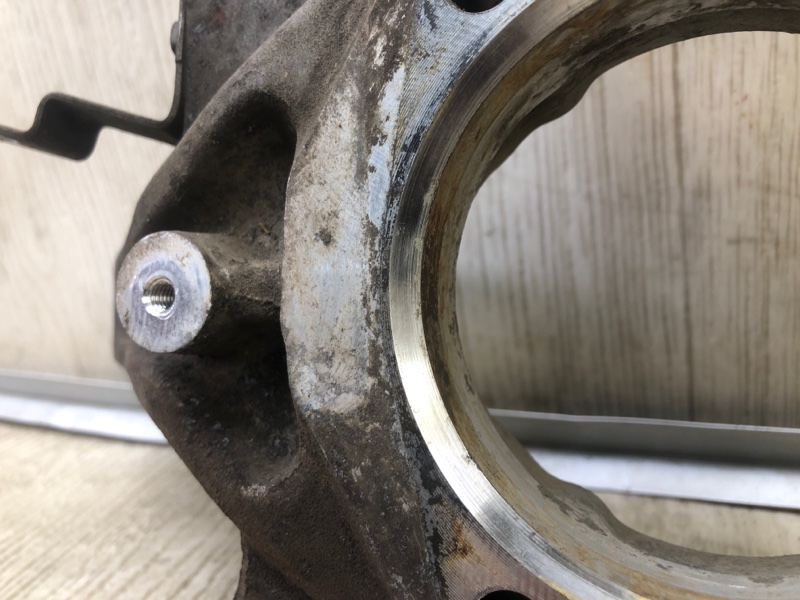 Кулак поворотный передний левый GRAND CARAVAN 08-