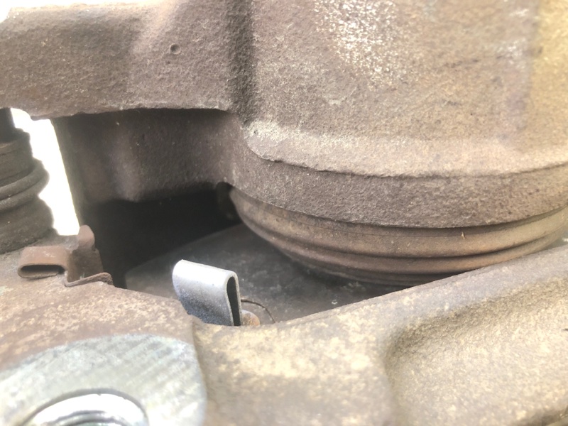 Суппорт тормозной передний левый GRAND CARAVAN 08-