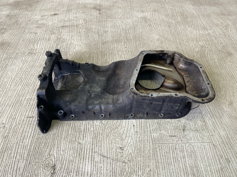 Запчасть поддон двигателя MITSUBISHI CARISMA 95-04 1.8 GDI MD344617 Б/У Поддон двигателя MITSUBISHI CARISMA 95-04 1.8 GDI MD344617 Б/У