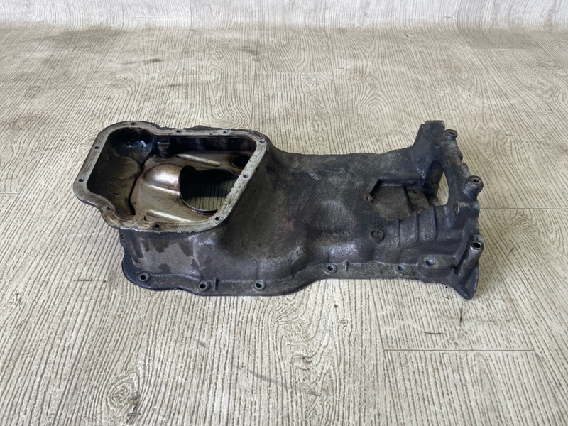 Поддон двигателя CARISMA 95-04 1.8 GDI Поддон двигателя CARISMA 95-04 1.8 GDI