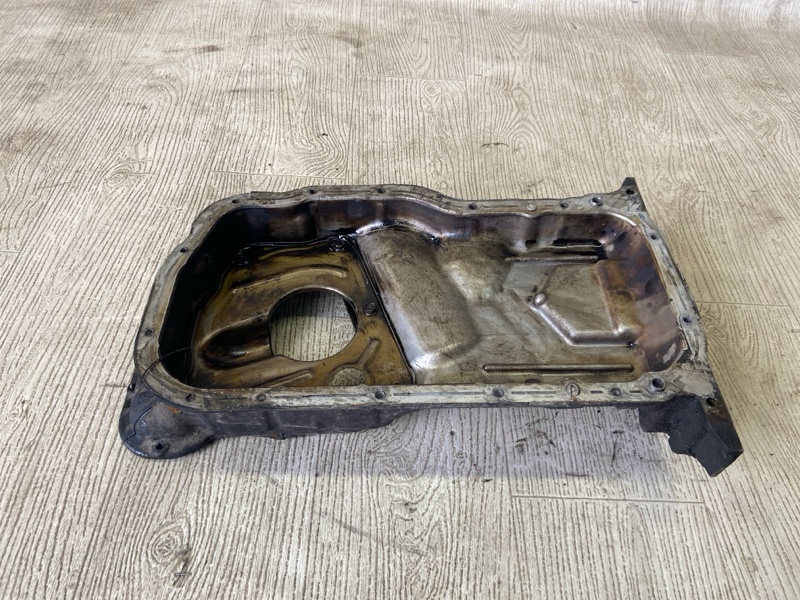 Поддон двигателя CARISMA 95-04 1.8 GDI Поддон двигателя CARISMA 95-04 1.8 GDI