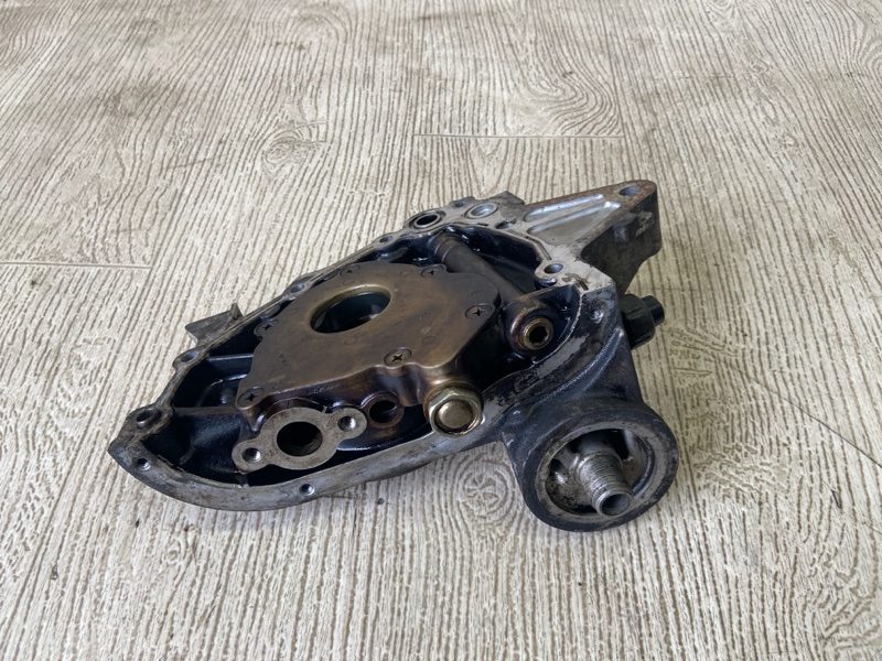 Масляный насос CARISMA 95-04 1.8 GDI