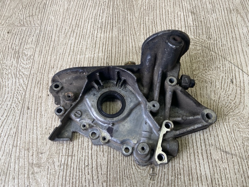 Масляный насос MITSUBISHI CARISMA 95-04 1.8 GDI