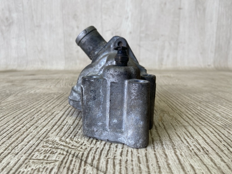 Корпус термостата CARISMA 95-04 1.8 GDI