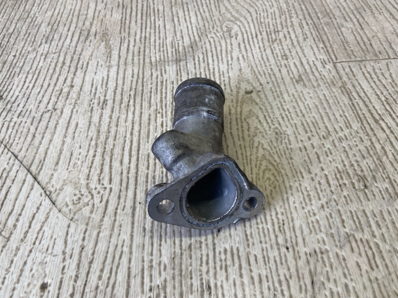 Фланец системы охлаждения MITSUBISHI CARISMA 95-04 1.8 GDI Фланец системы охлаждения MITSUBISHI CARISMA 95-04 1.8 GDI