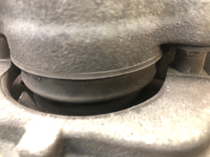 Суппорт тормозной передний левый TIGUAN 08-17 2011 5N 2.0 CCTA