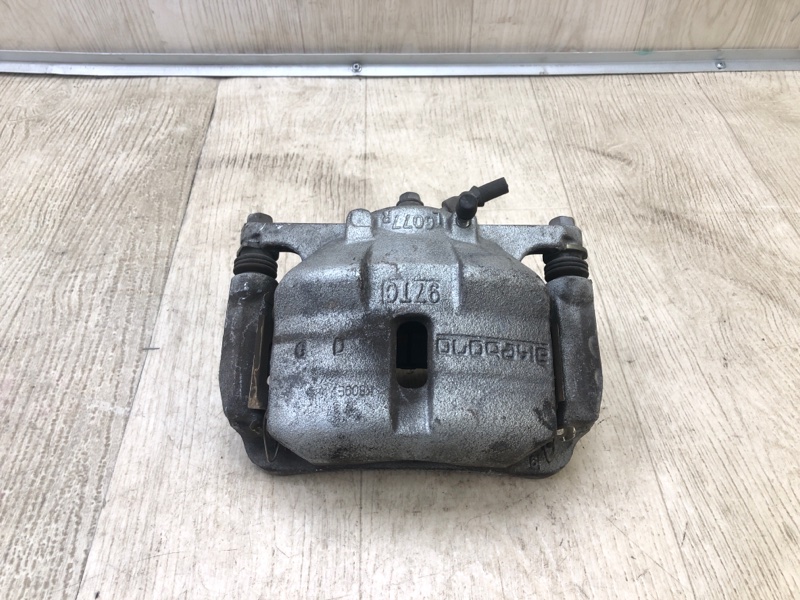 Суппорт тормозной передний левый NISSAN QASHQAI/ROGUE SPORT 14- 2020 J11 2.0L MR20DD 41011-4BA0C Б/У