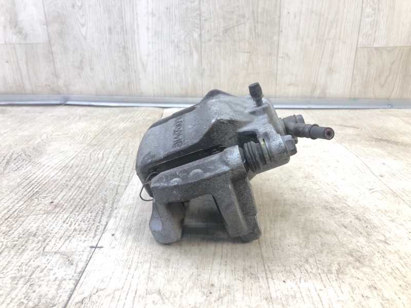 Суппорт тормозной передний левый NISSAN QASHQAI/ROGUE SPORT 14- J11 2.0L MR20DD