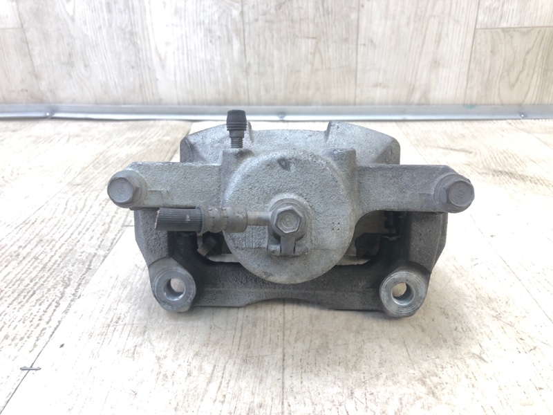 Суппорт тормозной передний левый QASHQAI/ROGUE SPORT 14- 2020 J11 2.0L MR20DD