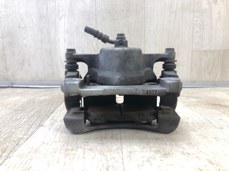 Суппорт тормозной передний левый QASHQAI/ROGUE SPORT 14- 2020 J11 2.0L MR20DD