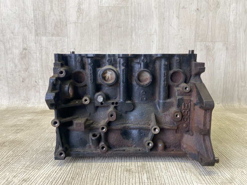 Блок двигателя CARISMA 95-04 1.8 GDI