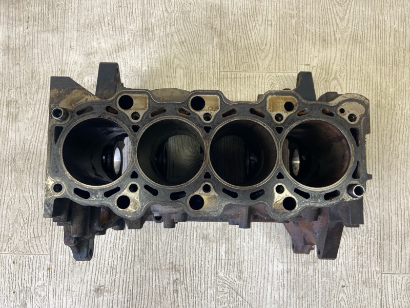 Блок двигателя CARISMA 95-04 1.8 GDI